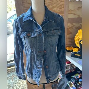 Madewell Blue Jean Jacket with Fitted Silhouette and Contrast Stitching